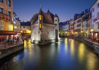 Understanding the descriptiong of a town