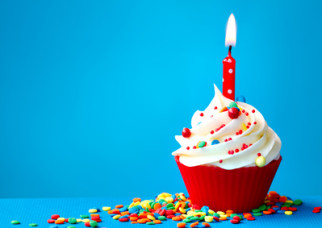 Happy birthday, throwing a party in French